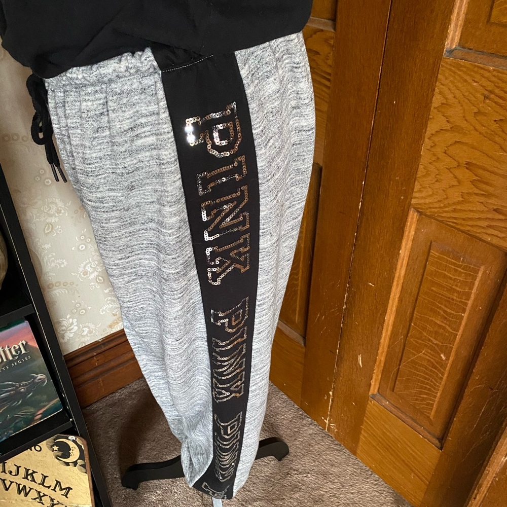 Limited Edition Sequins Matching Tshirt And Jogge… - image 5